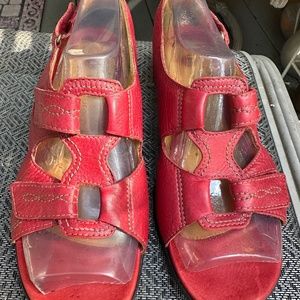 Clark's Un Orlanda Unstructured Red Velcro Comfort Sandals 8.5